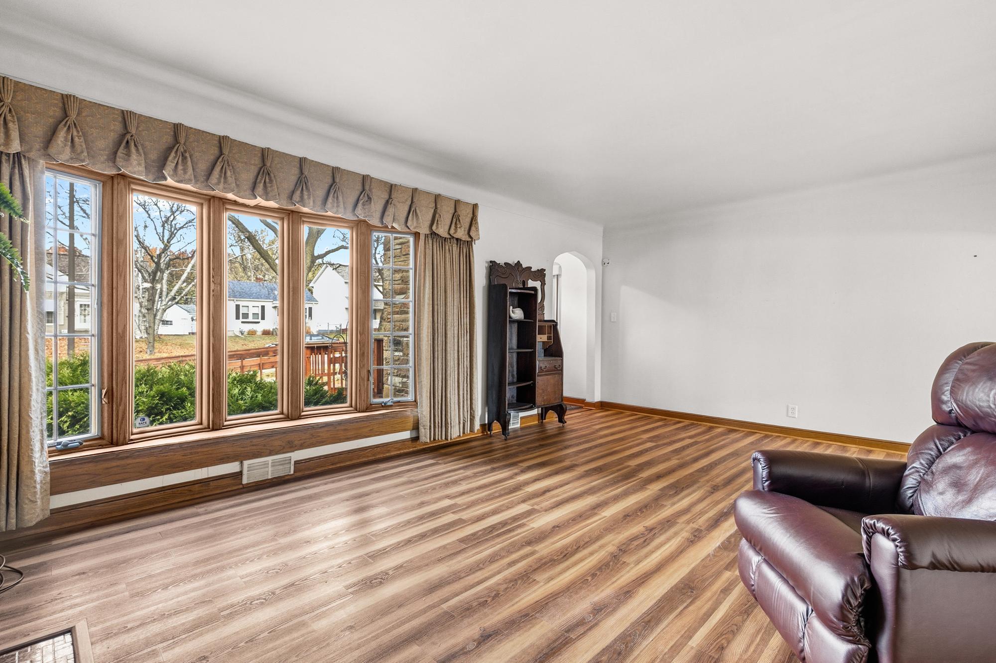 1676 Arlington Avenue E