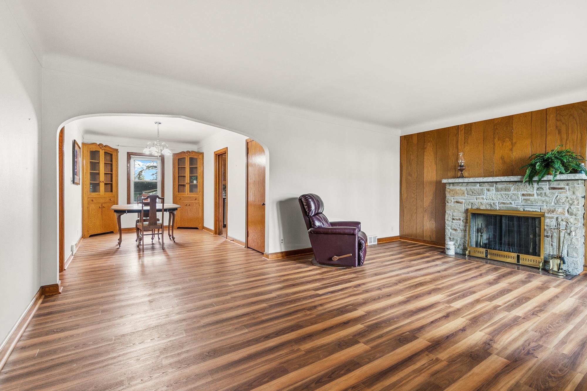 1676 Arlington Avenue E