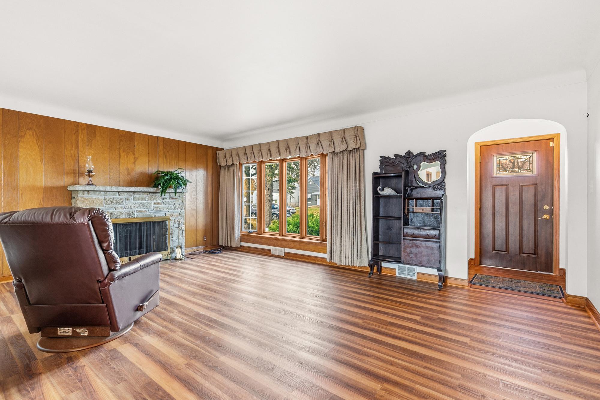 1676 Arlington Avenue E