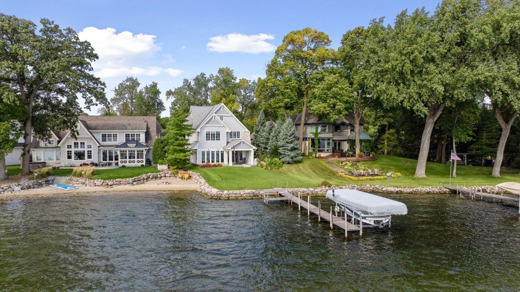 Photo of 245 Lakeview Avenue, Tonka Bay, MN 55331 (MLS # 7017958)