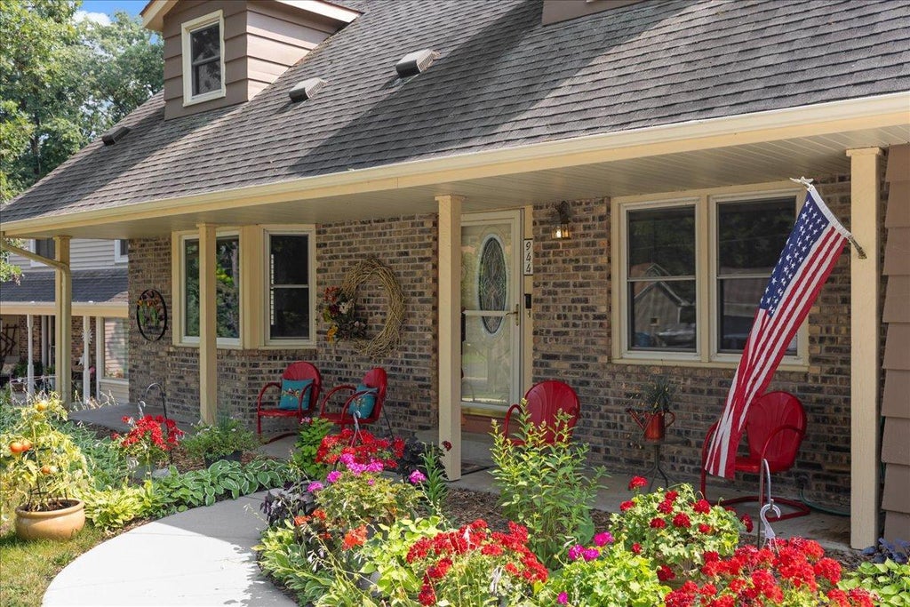 Photo of 944 11th Avenue SE, Forest Lake, MN 55025 (MLS # 7125771)