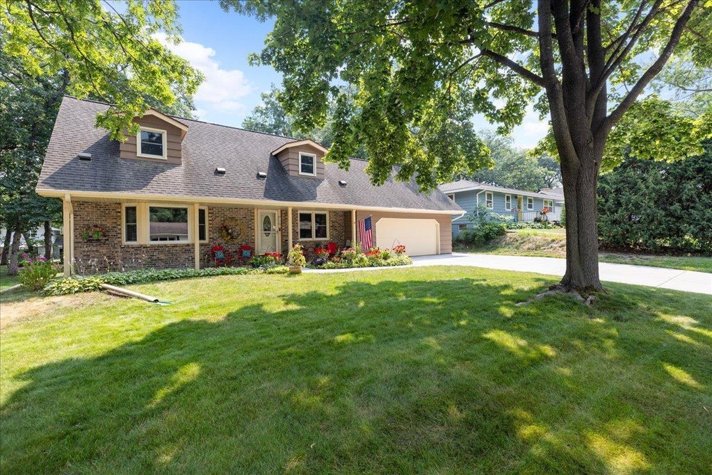 Photo of 944 11th Avenue SE, Forest Lake, MN 55025 (MLS # 7125771)