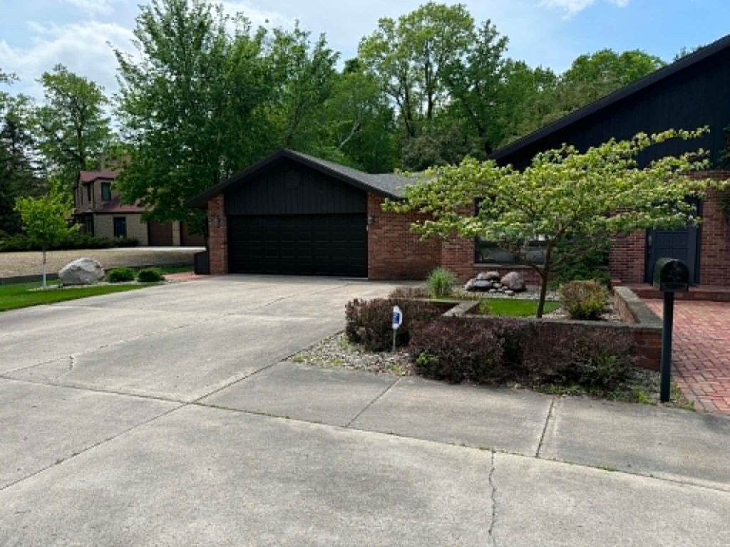 Photo of 710 Summit Avenue, New Ulm, MN 56073 (MLS # 7078154)