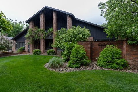 Photo of 710 Summit Avenue, New Ulm, MN 56073 (MLS # 7078154)
