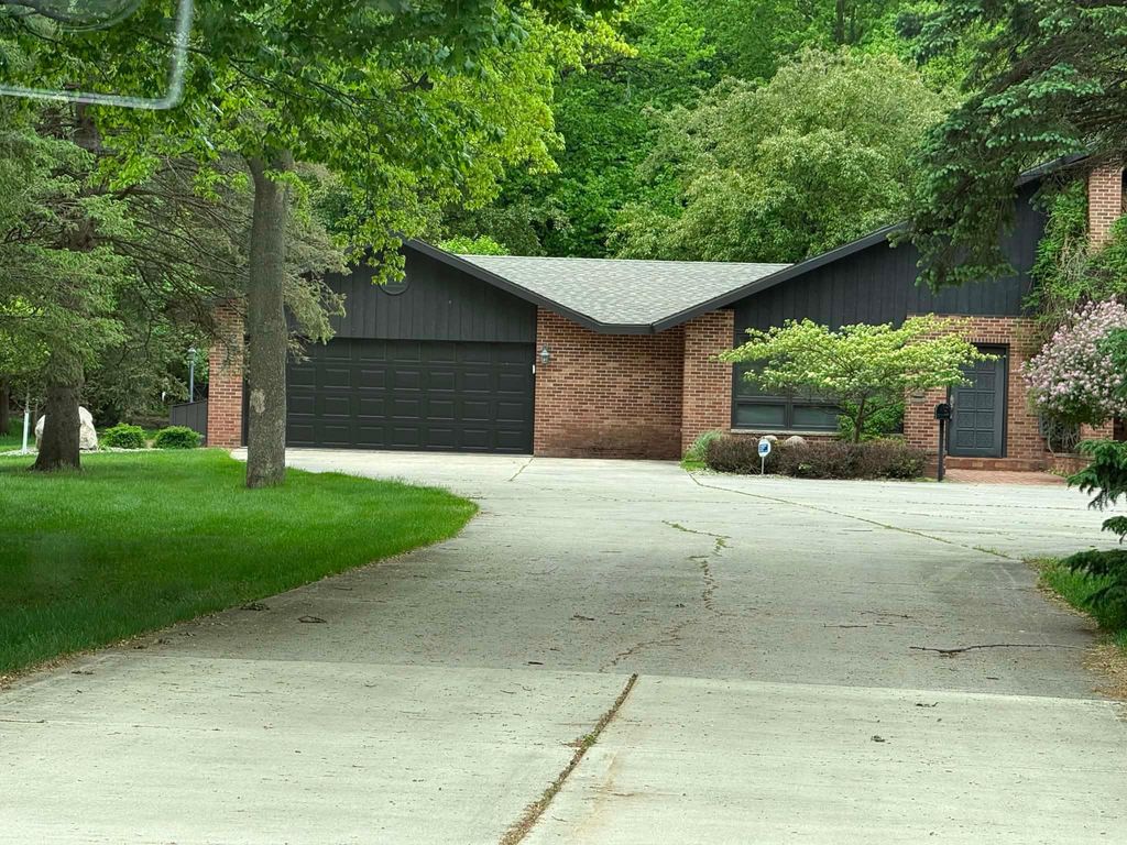 Photo of 710 Summit Avenue, New Ulm, MN 56073 (MLS # 7078154)