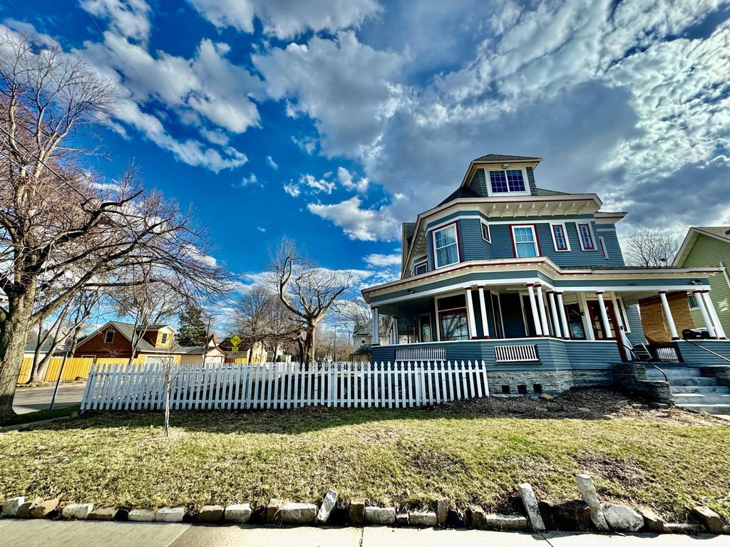 Photo of 1464 Minnehaha Avenue W, Saint Paul, MN 55104 (MLS # 7033066)