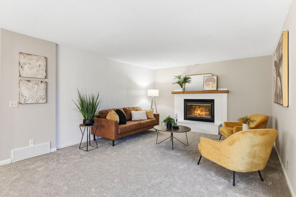 Photo of 144 Avignon Court #13, Woodbury, MN 55125 (MLS # 7003970)