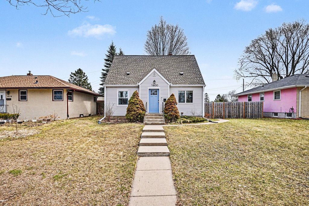 Photo of 1600 Western Avenue N, Saint Paul, MN 55117 (MLS # 7046605)