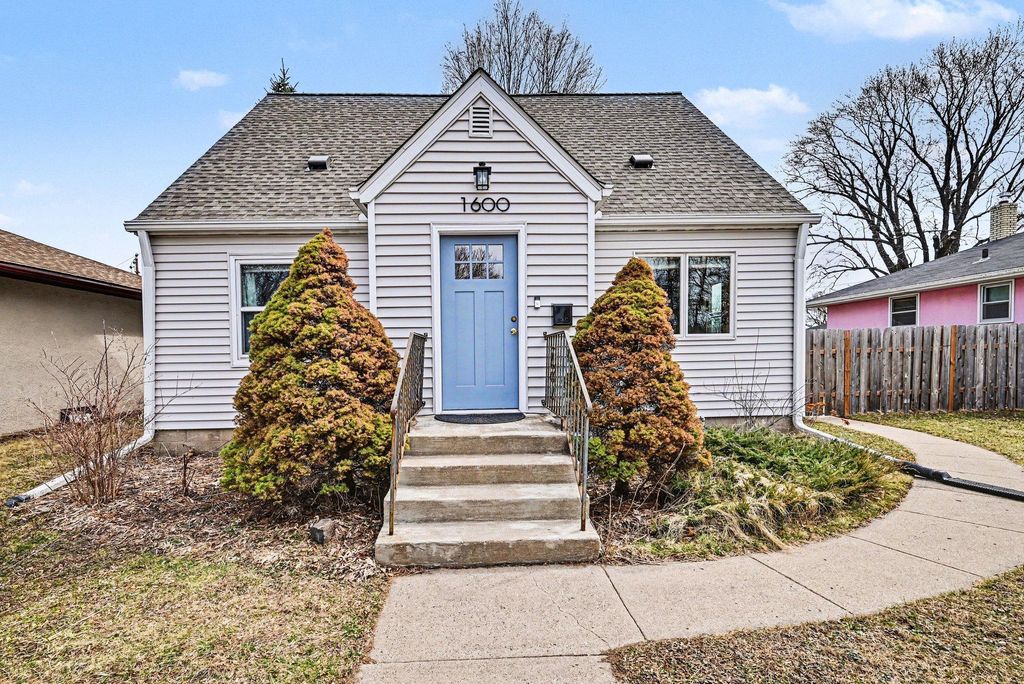 Photo of 1600 Western Avenue N, Saint Paul, MN 55117 (MLS # 7046605)