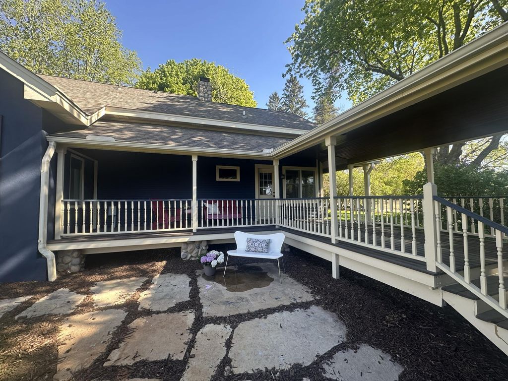 Photo of 5830 Club Lane, Excelsior, MN 55331 (MLS # 7063685)