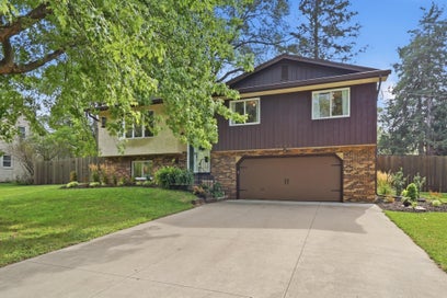 2262 Linwood Avenue E Maplewood MN 55119