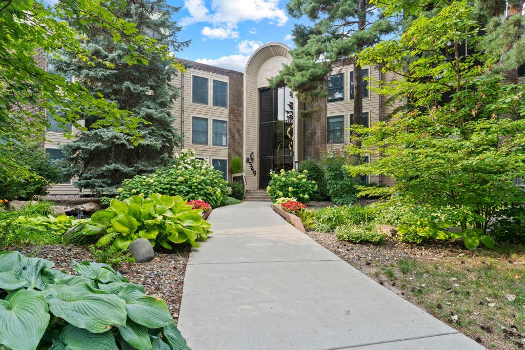 Photo of 8549 Irwin Road #126, Bloomington, MN 55437 (MLS # 7123533)