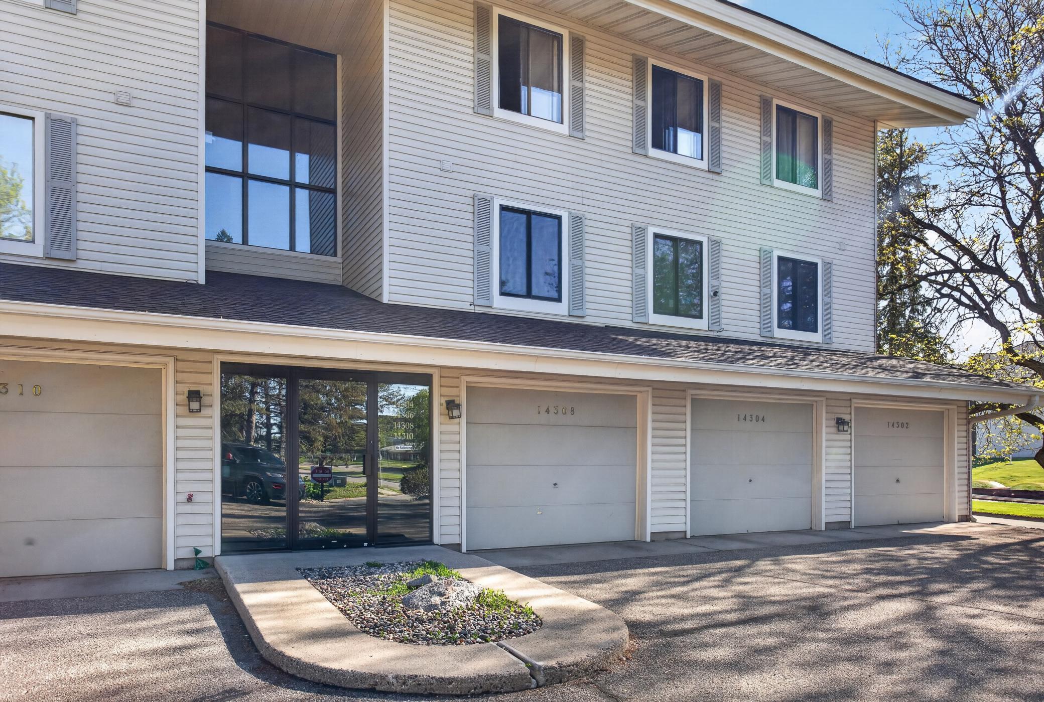 Photo 1 of 24 — 14302 Fairway Drive, Eden Prairie, MN 55344