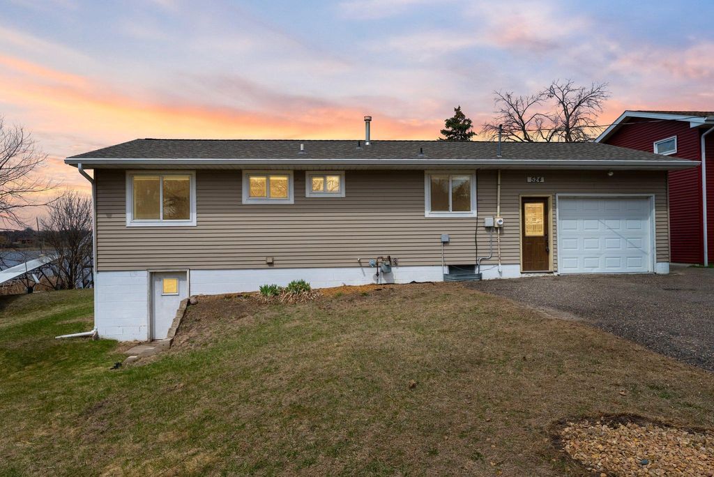 Photo of 524 Lakeshore Circle, Annandale, MN 55302 (MLS # 7046847)