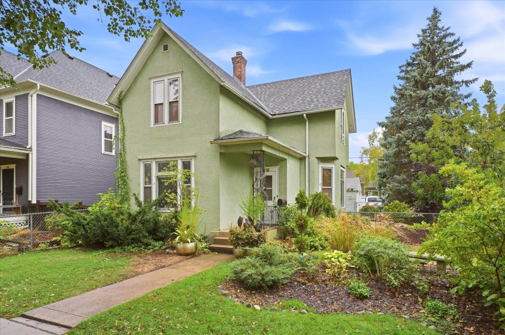 Photo of 705 Jefferson Avenue, Saint Paul, MN 55102 (MLS # 7121226)