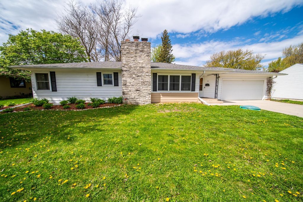 Photo of 301 5th Ave NW AVE, Dodge Center, MN 55927 (MLS # 7056630)