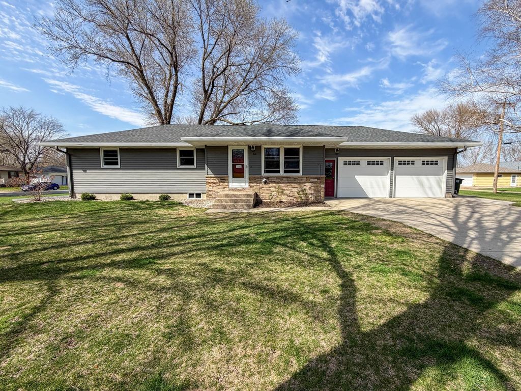Photo of 818 Lincoln Avenue, Gaylord, MN 55334 (MLS # 7060045)