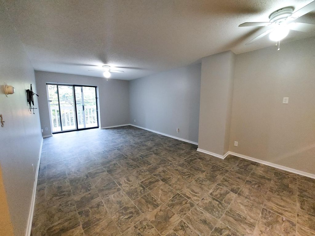 Photo of 311 Pleasant Avenue #404, Saint Paul, MN 55102 (MLS # 7029360)