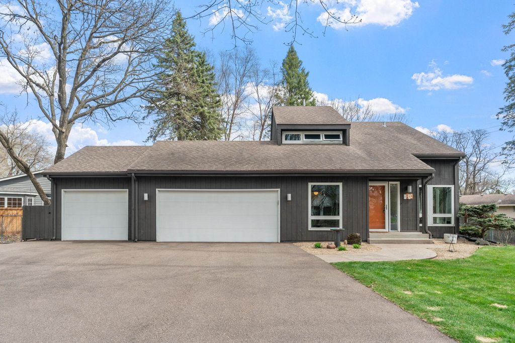 Photo of 4830 Lakeview Drive, Shoreview, MN 55126 (MLS # 6820502)