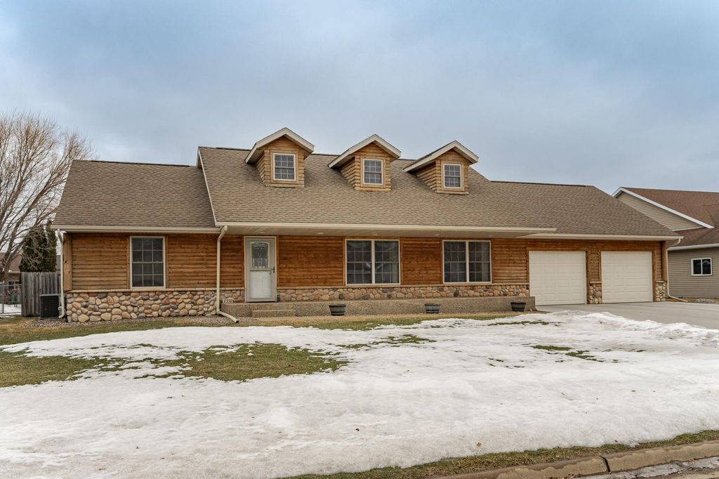 Photo of 1350 Cottage Lane SE, Owatonna, MN 55060 (MLS # 7019648)