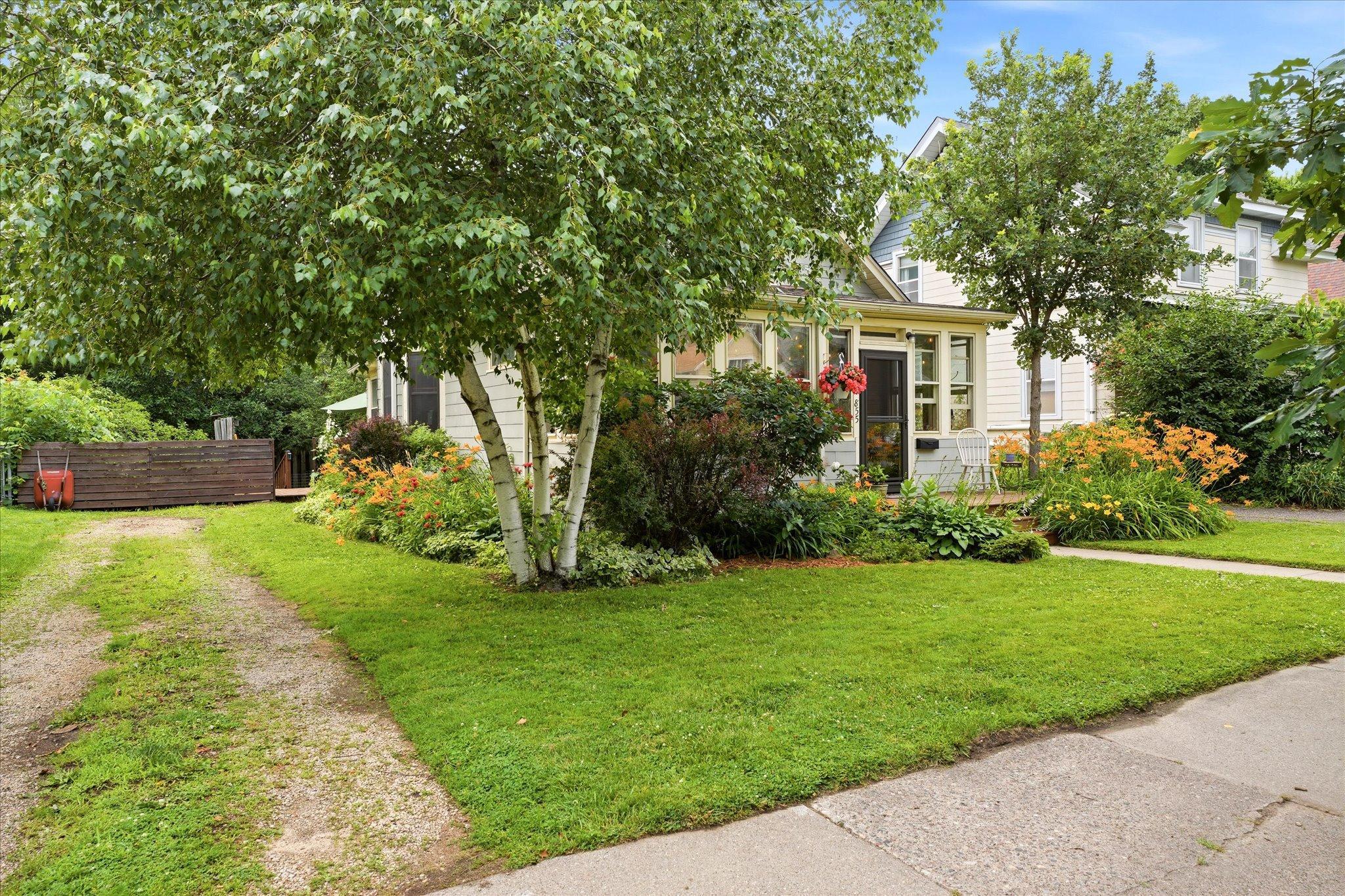 855 Delaware Avenue