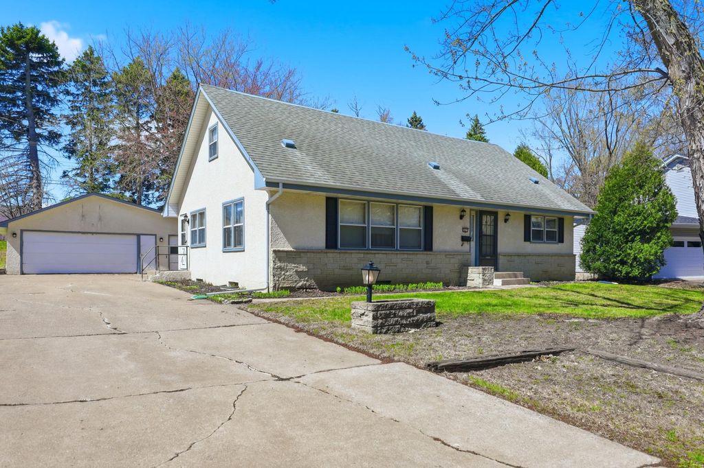 Photo of 4825 Oregon Avenue N, New Hope, MN 55428 (MLS # 7055328)