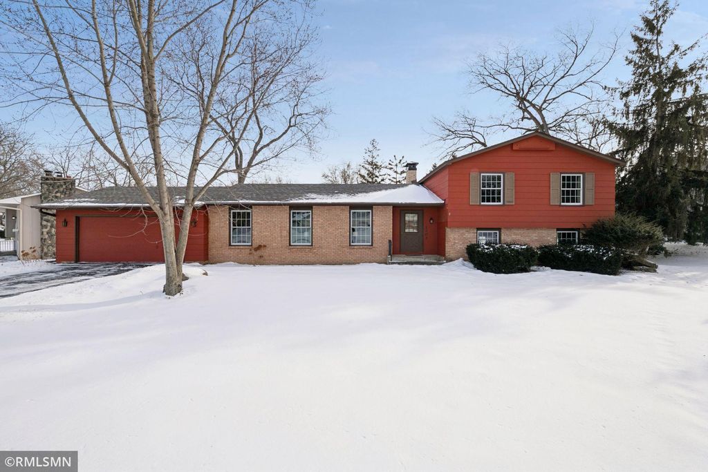 Photo of 1304 Wilderness Run Drive, Eagan, MN 55123 (MLS # 7008616)
