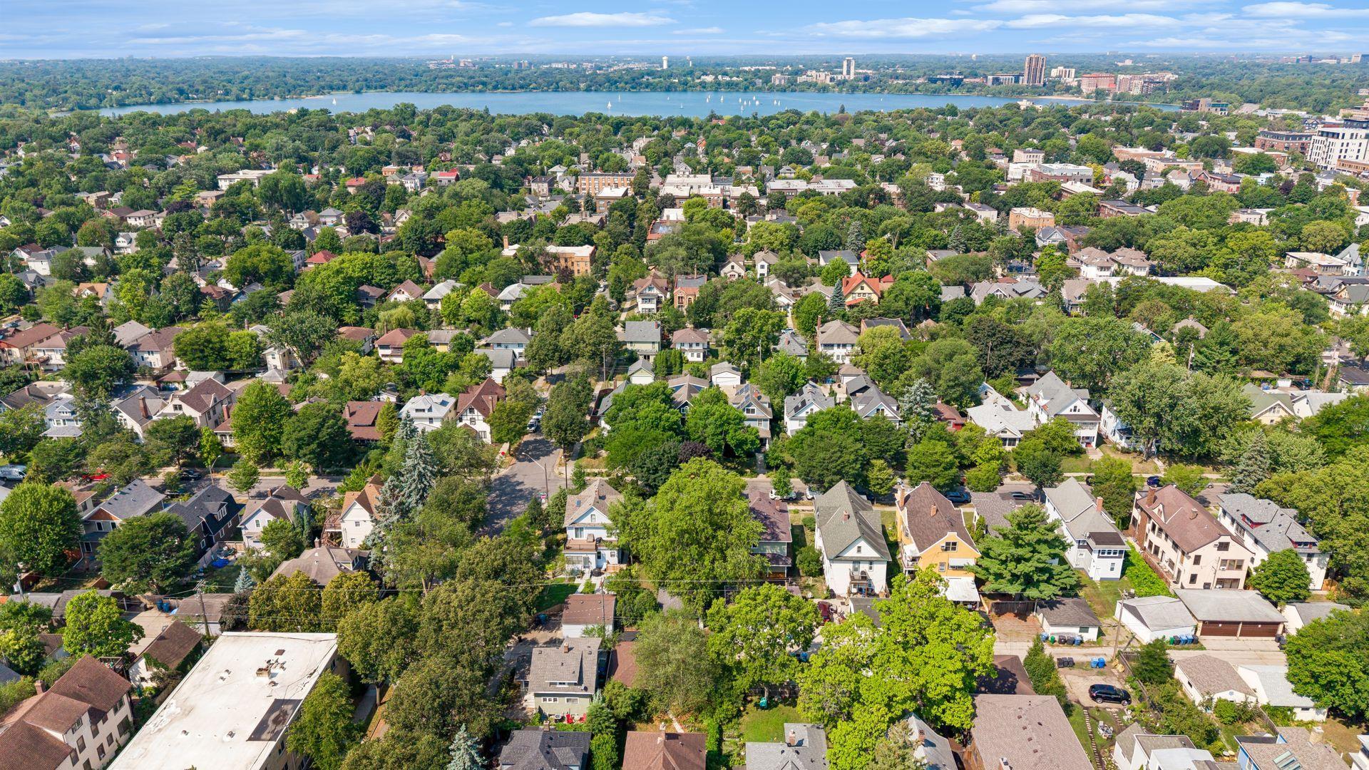 3248 Dupont Avenue S