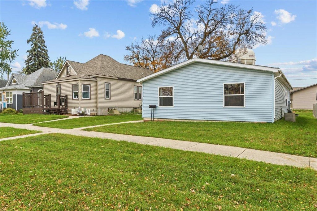 Photo of 427 6th Street N, Breckenridge, MN 56520 (MLS # 7159283)