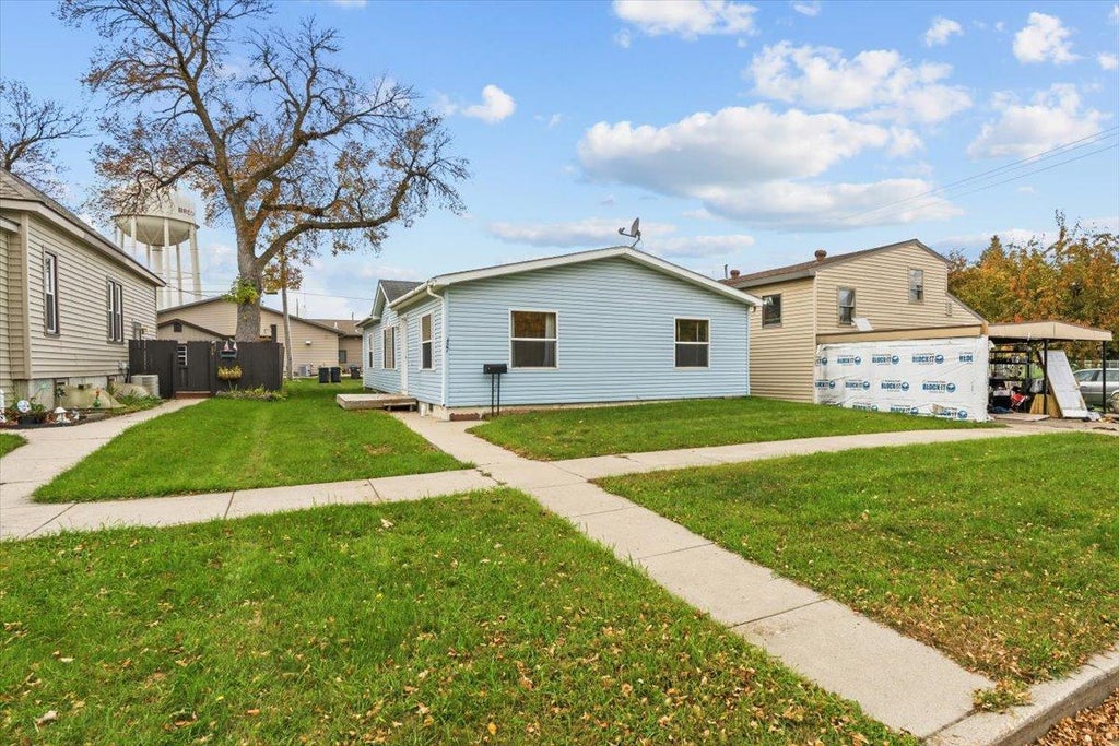 Photo of 427 6th Street N, Breckenridge, MN 56520 (MLS # 7159283)