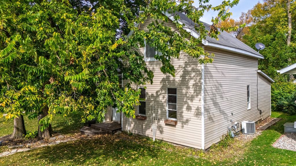 Photo of 411 Oak Avenue SE, Montgomery, MN 56069 (MLS # 7032037)