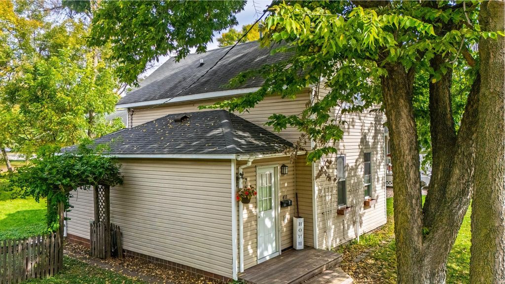 Photo of 411 Oak Avenue SE, Montgomery, MN 56069 (MLS # 7032037)
