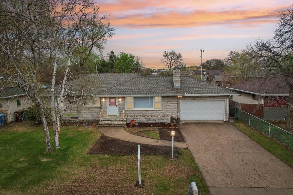 Photo of 4231 Lilac Drive N, Robbinsdale, MN 55422 (MLS # 7063128)