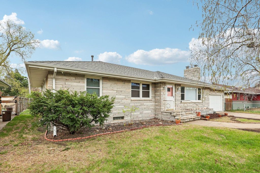 Photo of 4231 Lilac Drive N, Robbinsdale, MN 55422 (MLS # 7063128)