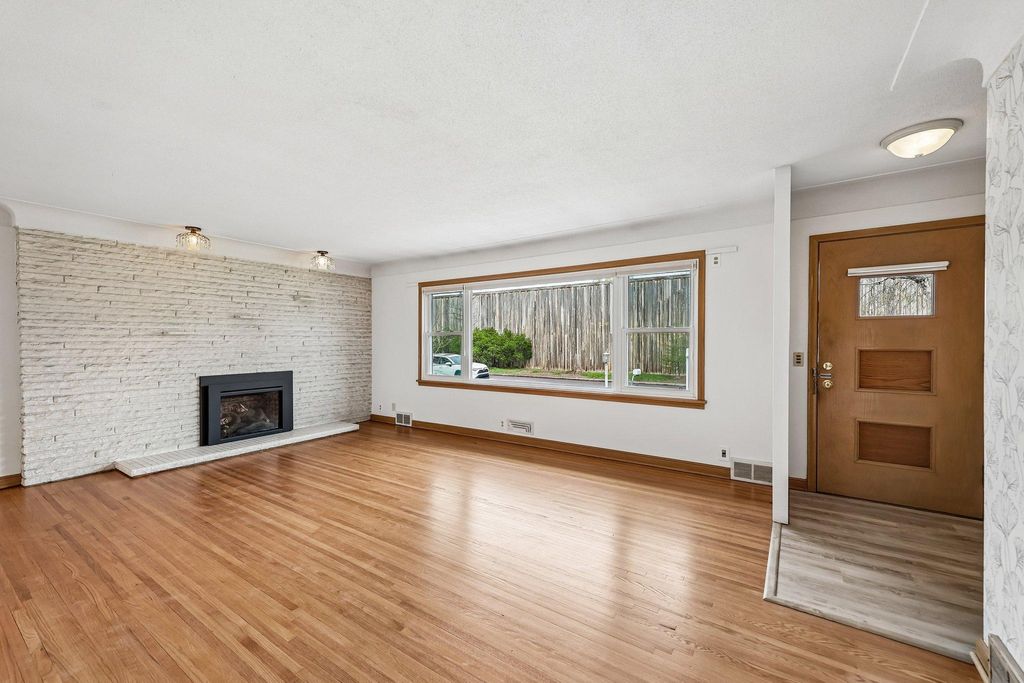 Photo of 4231 Lilac Drive N, Robbinsdale, MN 55422 (MLS # 7063128)