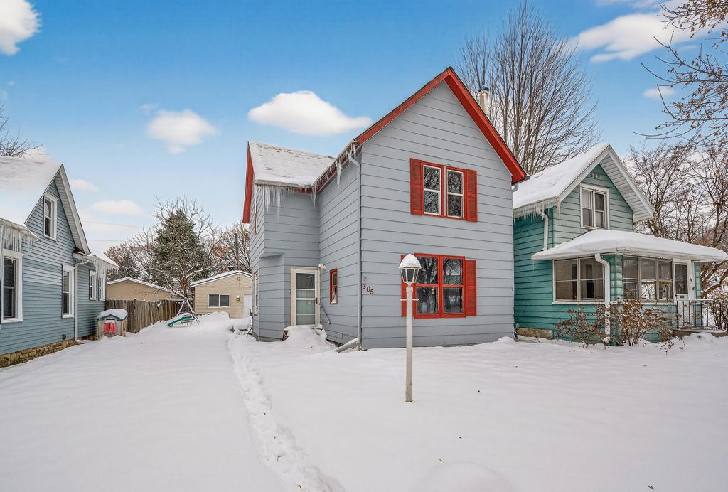 Photo of 305 Osceola Avenue S, Saint Paul, MN 55102 (MLS # 7000566)