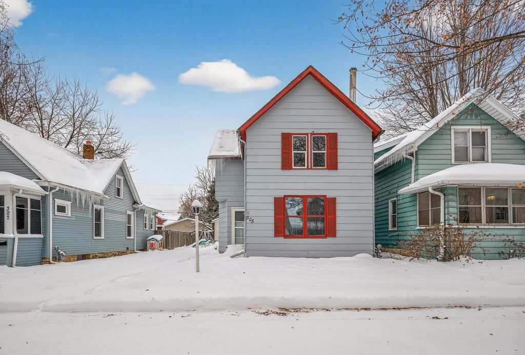 Photo of 305 Osceola Avenue S, Saint Paul, MN 55102 (MLS # 7000566)
