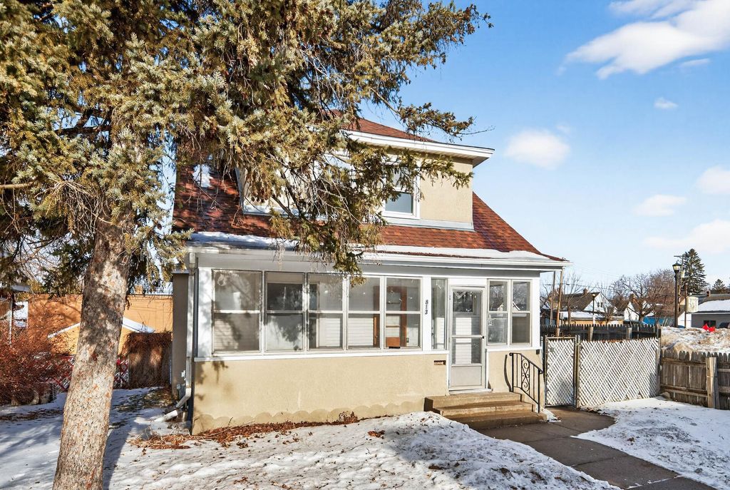 Photo of 813 Jessamine Avenue E, Saint Paul, MN 55106 (MLS # 7002573)