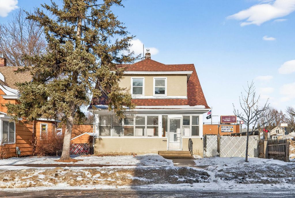 Photo of 813 Jessamine Avenue E, Saint Paul, MN 55106 (MLS # 7002573)