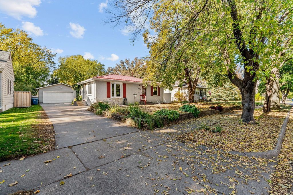 Photo of 4053 Yates Avenue N, Robbinsdale, MN 55422 (MLS # 6799451)