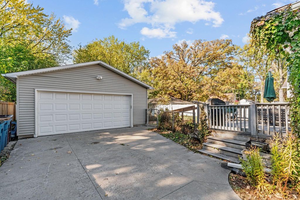 Photo of 4053 Yates Avenue N, Robbinsdale, MN 55422 (MLS # 6799451)