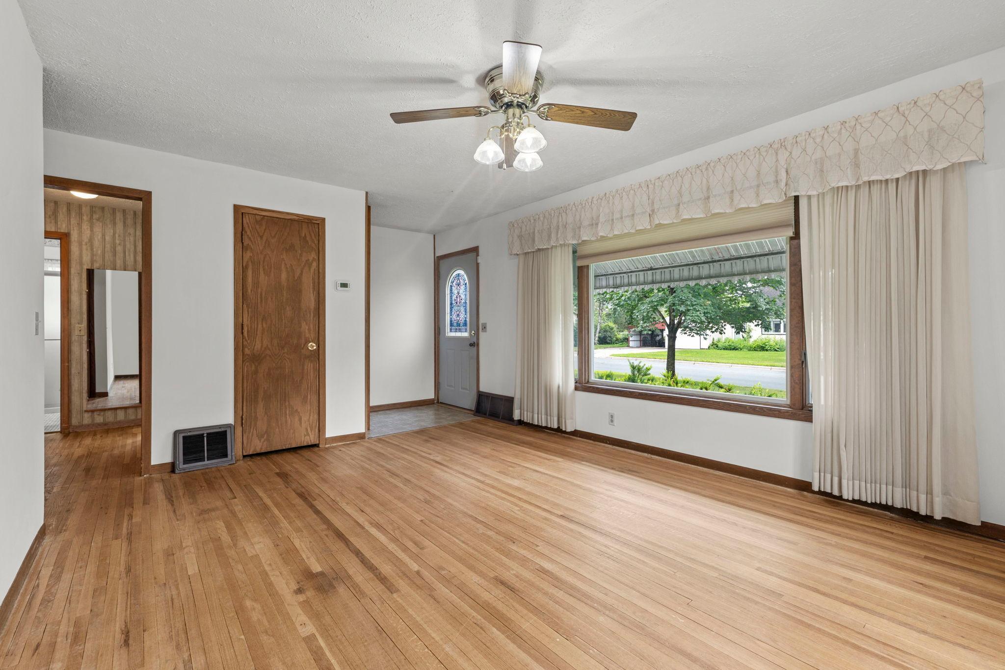 823 Oakwood Drive