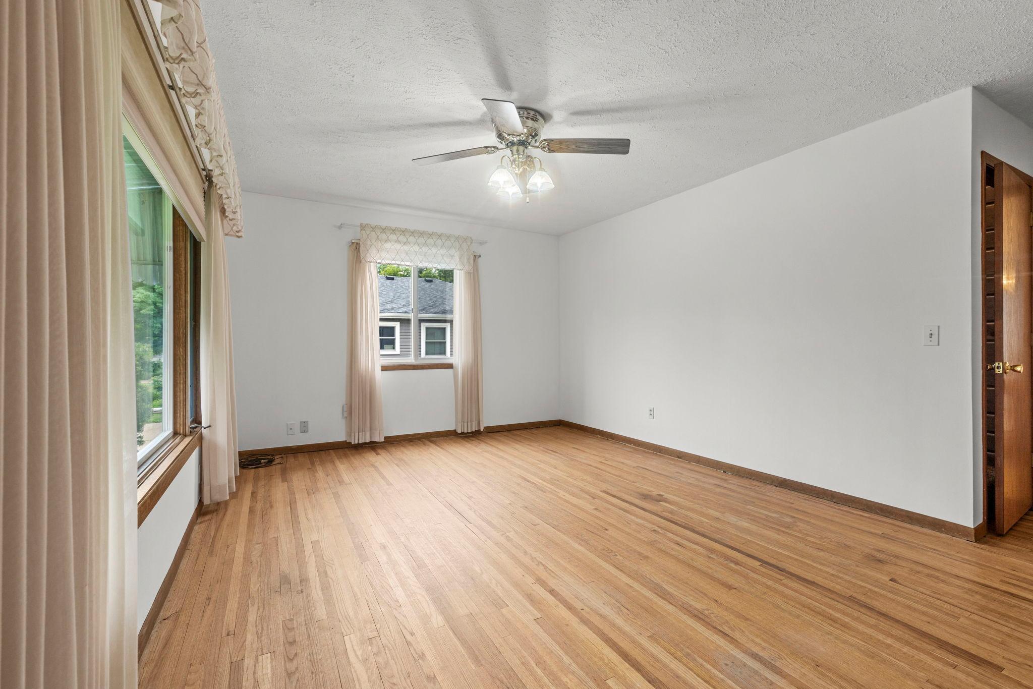 823 Oakwood Drive