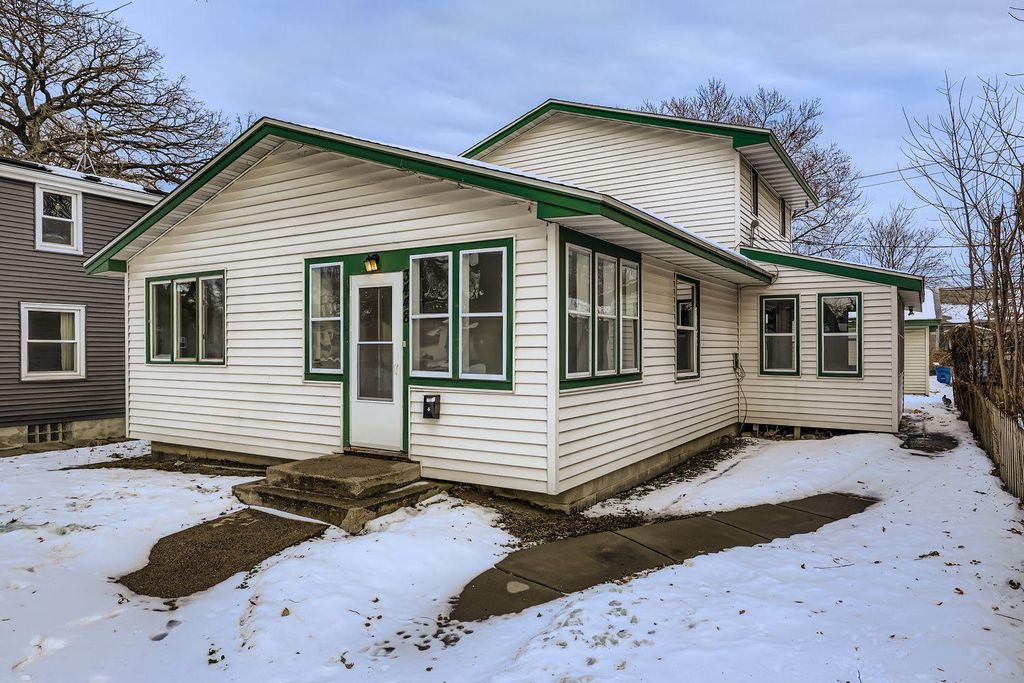 Photo of 3448 Grimes Avenue N, Robbinsdale, MN 55422 (MLS # 7033771)