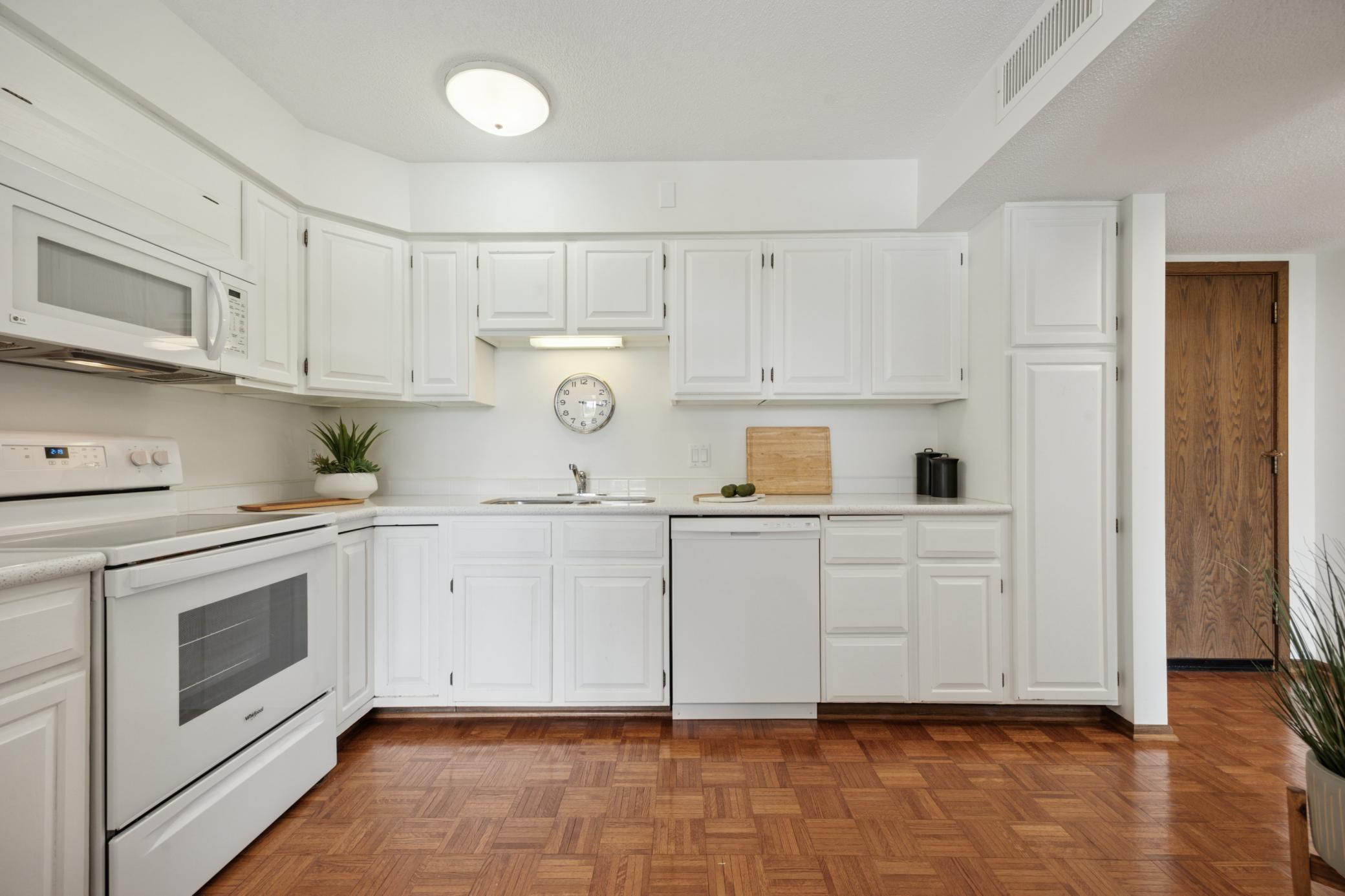 7200 York Avenue S 304