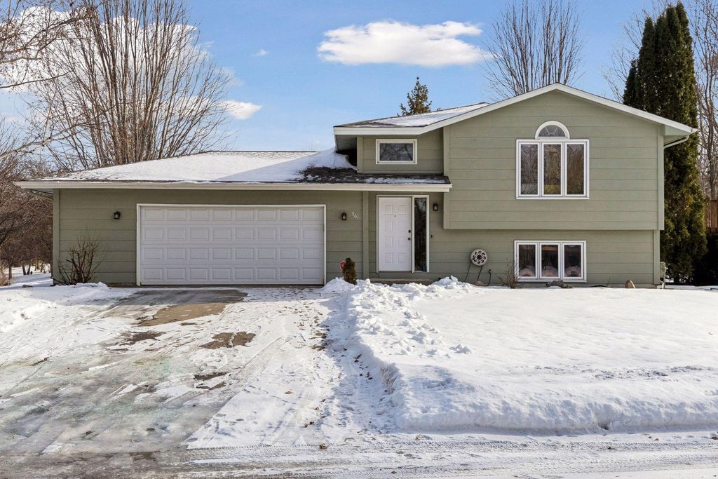 Photo of 561 Dresden Drive, Chaska, MN 55318 (MLS # 7007405)
