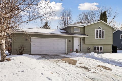 561 Dresden Drive Chaska MN 55318