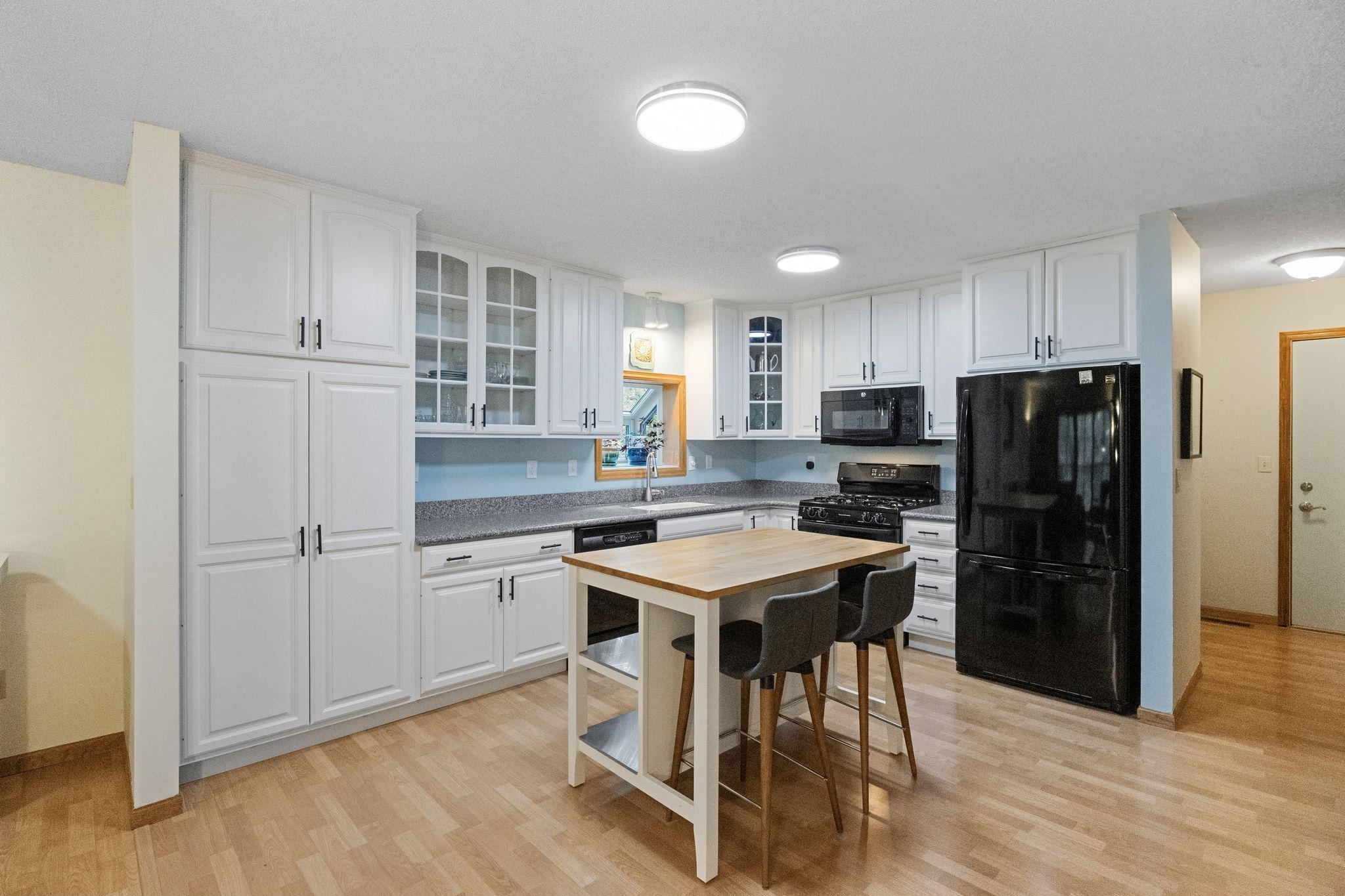 1880 Shady Beach Avenue