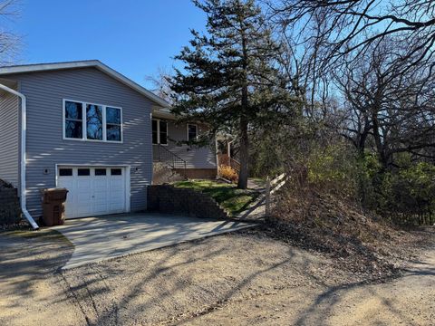 Photo of 1508 Ridgeview Drive, Montevideo, MN 56265 (MLS # 7006366)
