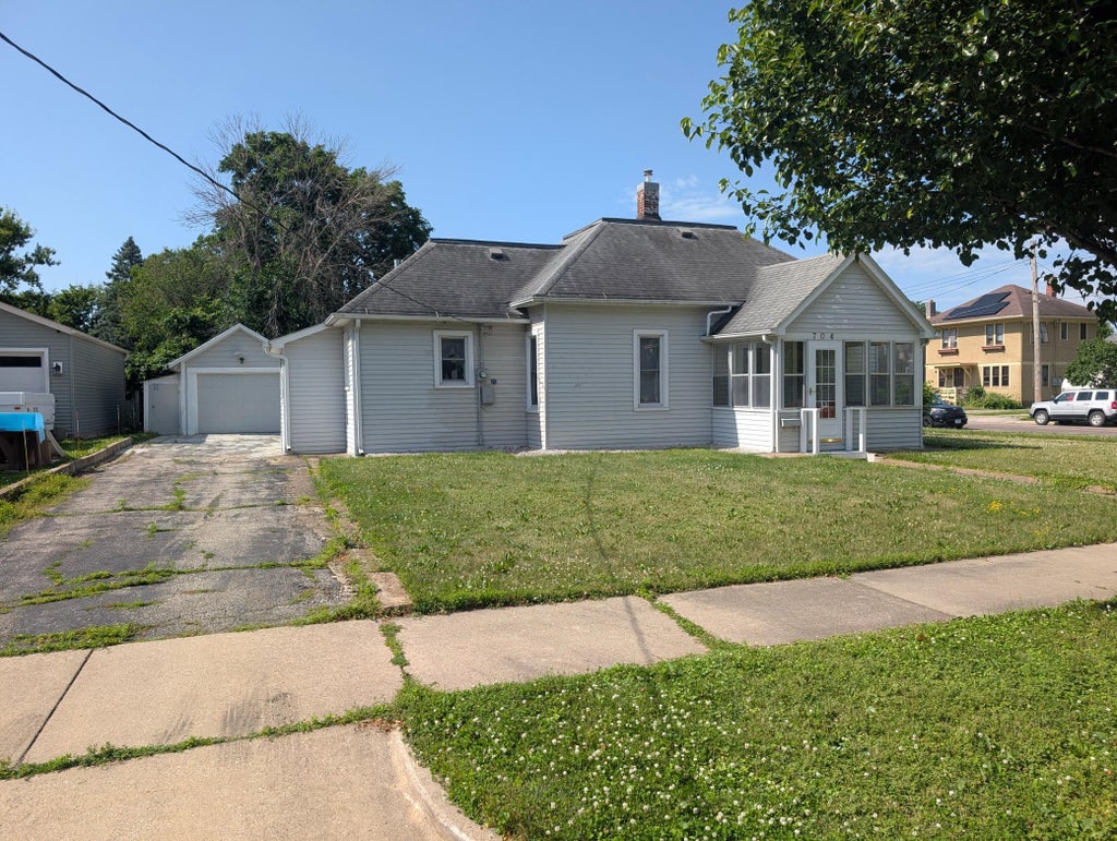 Photo of 704 7th Street SE St, Rochester, MN 55904 (MLS # 7103663)